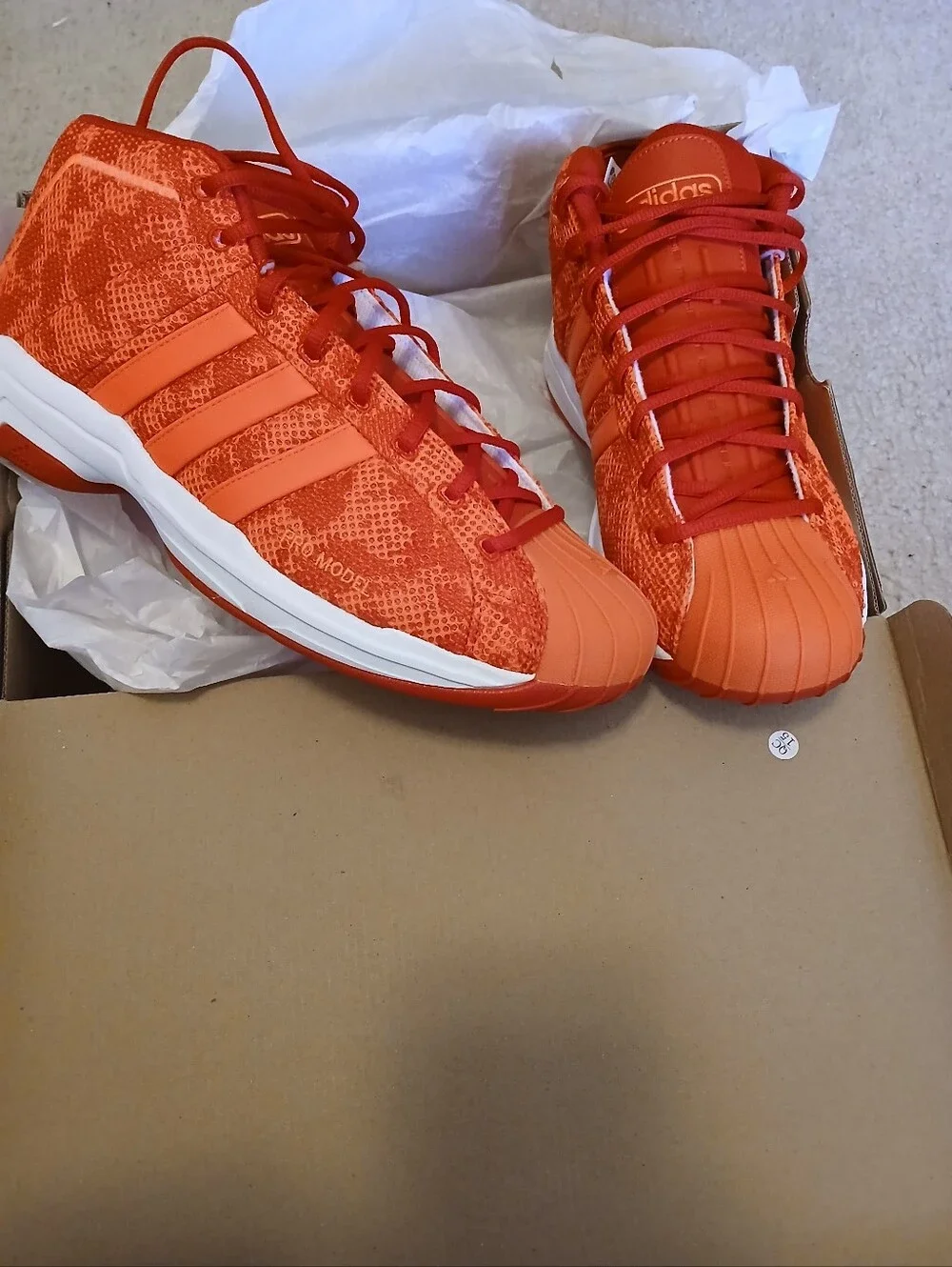 Pro Model 2G 'Solar Red'Comes with box 12.5